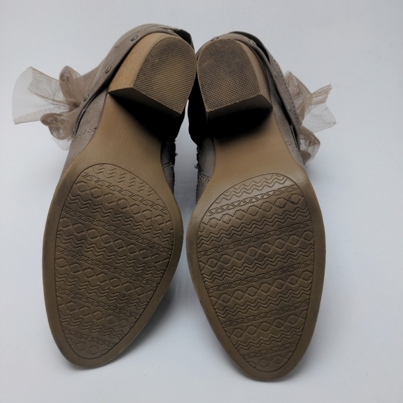 Jellypop Blake Vegan Ankle Boots with Bow and Chain - Picture 7 of 10